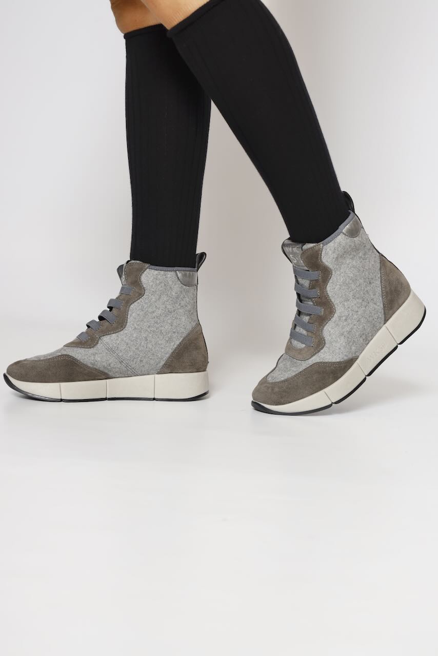 ZAPATILLA ABOTINADA 27076-GRIS