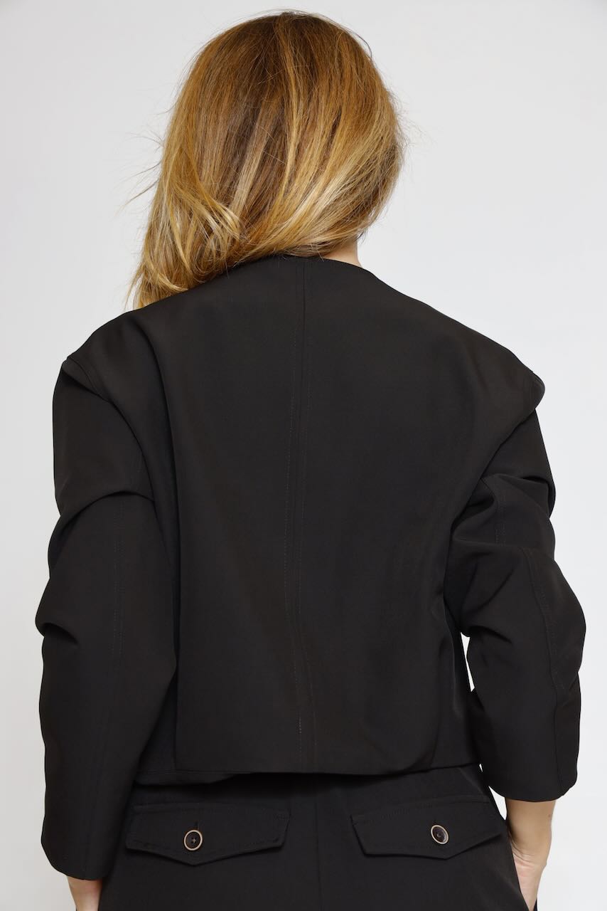 CHAQUETA CORTA CON BOLSILOS 54-1020-NEGRO