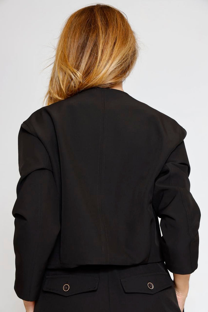 CHAQUETA CORTA CON BOLSILOS 54-1020-NEGRO