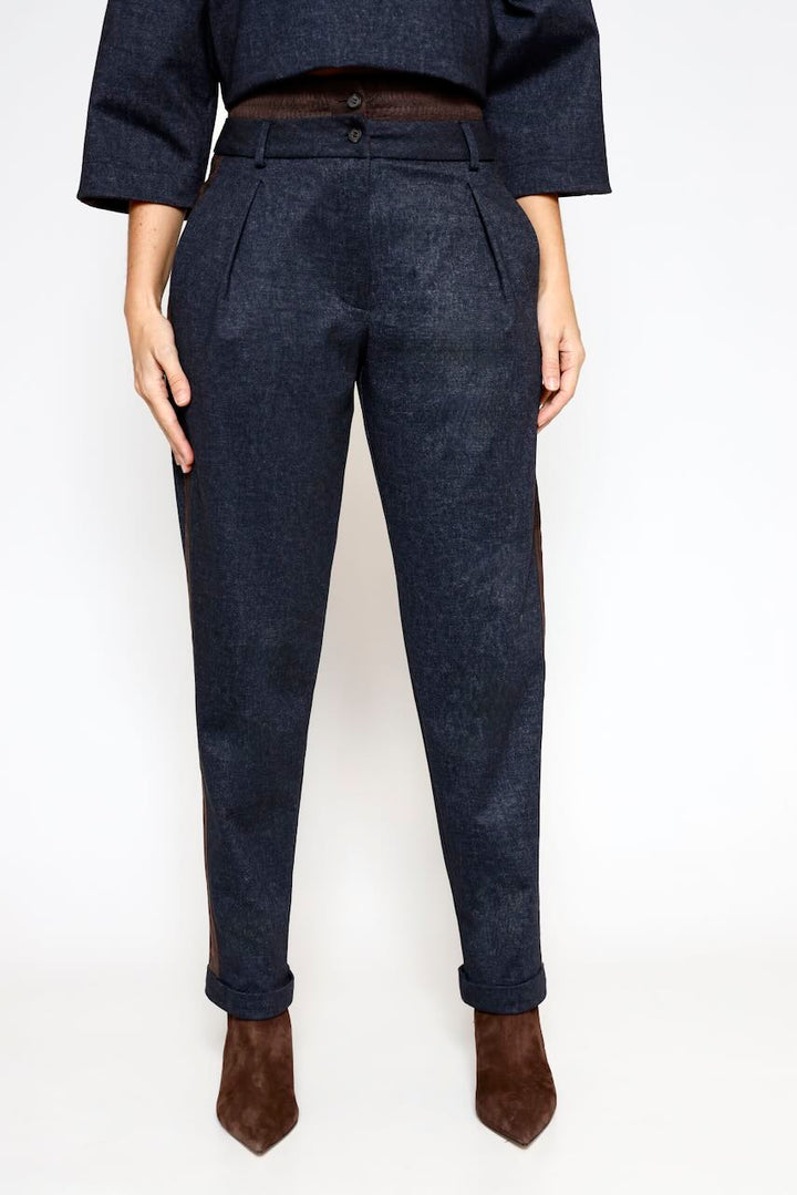 Pantalones con detalles efecto ante y bajos vueltos 54-5026-MARINO