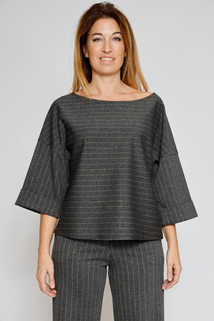 Blusa de rayas con escote barco 54-2140-CAMEL/GRIS