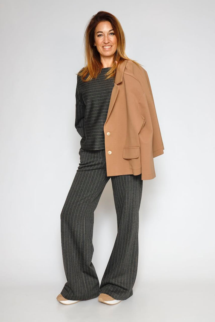 Blusa de rayas con escote barco 54-2140-CAMEL/GRIS