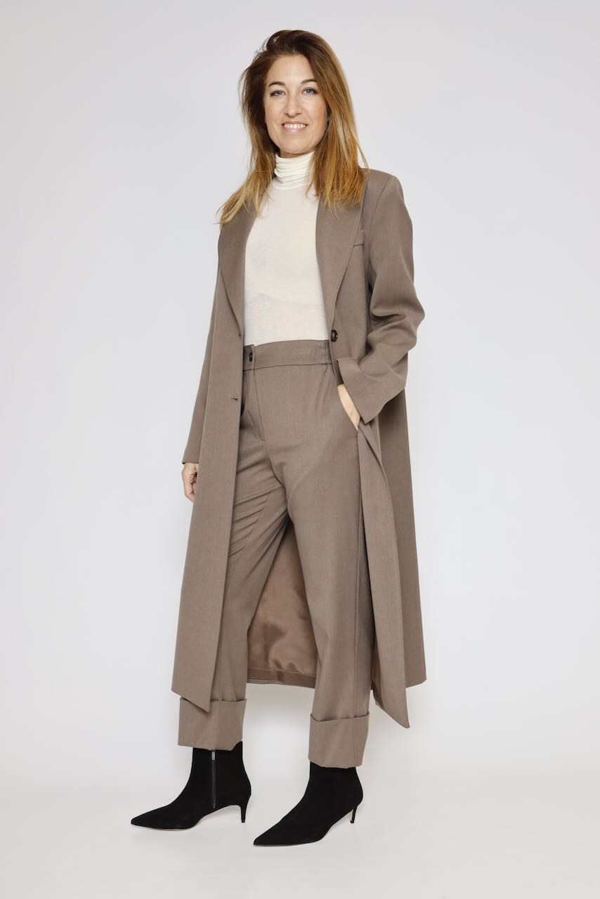 Pantalones de cintura alta con dobladillos vueltos 54-5068-CAFE