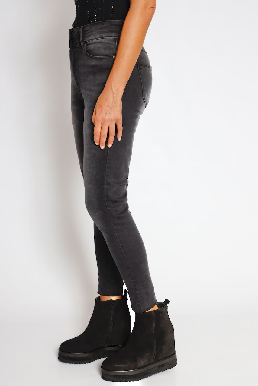 WV7010D40904-BLACK JEANS