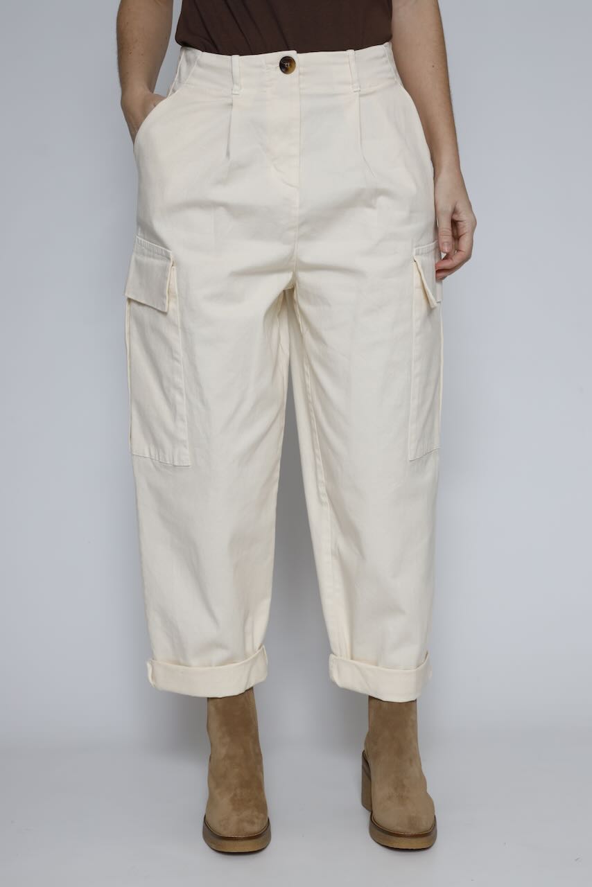 PANTALÓN CARGO A25RU204-LATTE