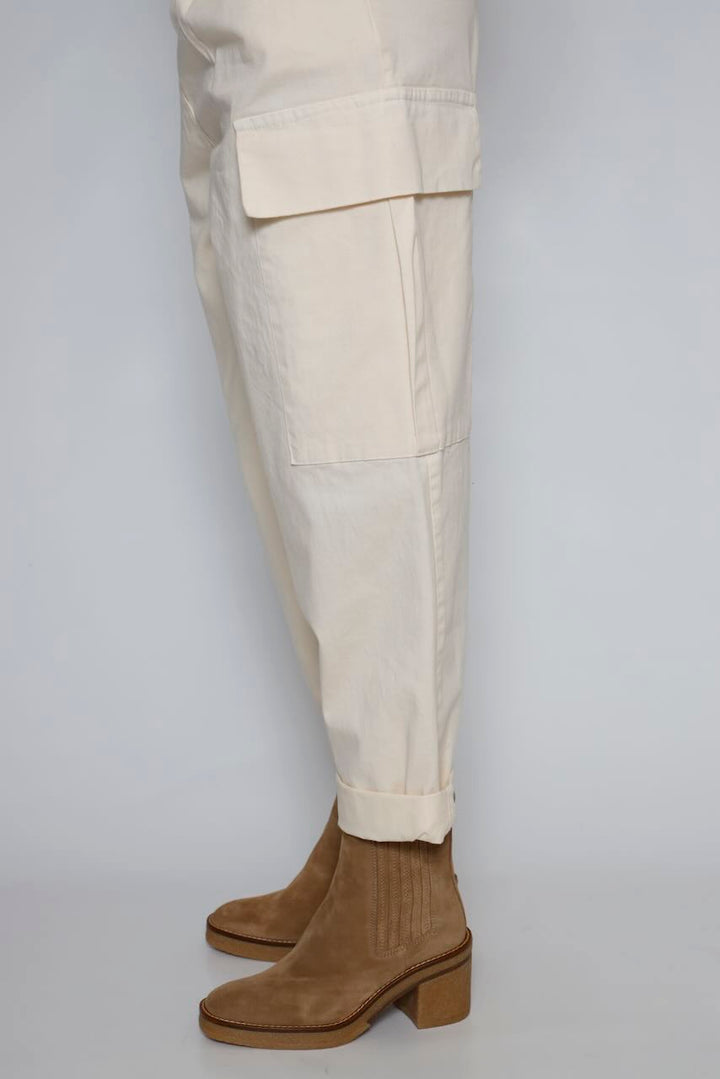 PANTALÓN CARGO A25RU204-LATTE