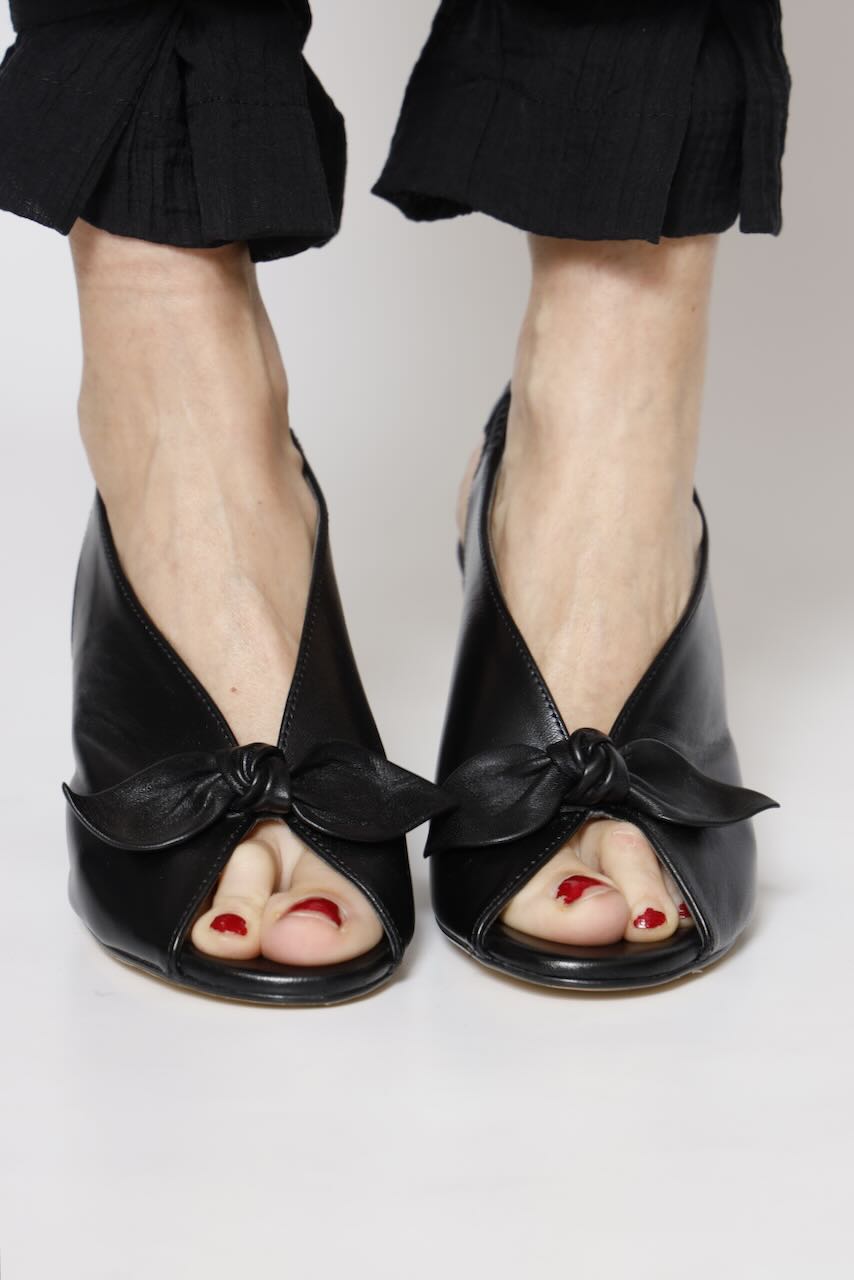 SANDALIA DESTALONADA 27869-NEGRO