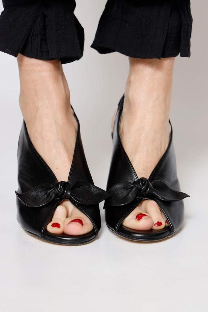 SANDALIA DESTALONADA 27869-NEGRO