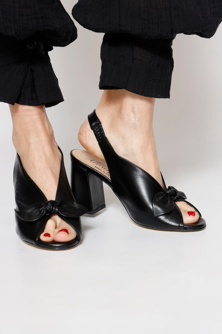 SANDALIA DESTALONADA 27869-NEGRO