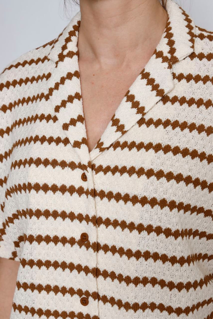 CAMISA FCLEO-TABACO/BEIGE