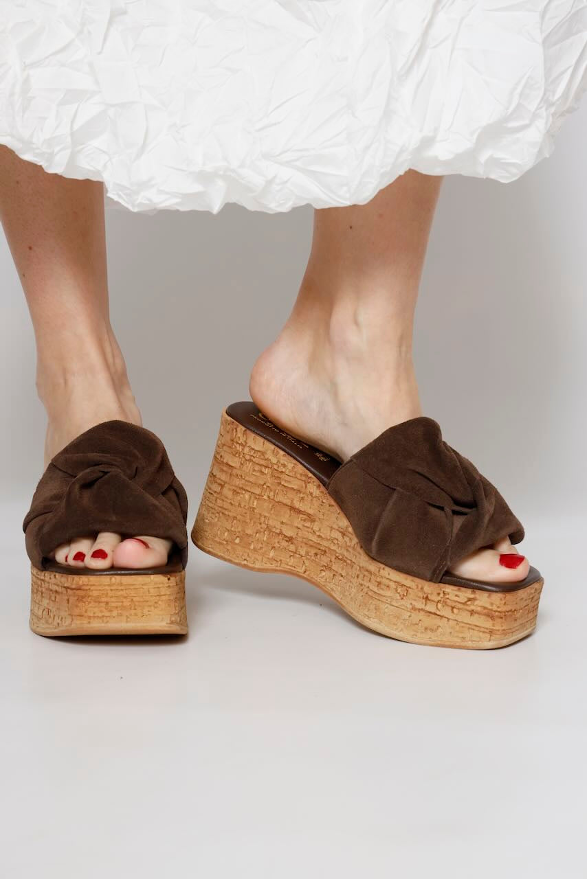SANDALIA CUÑA DESTALONADA 57950-CACAO