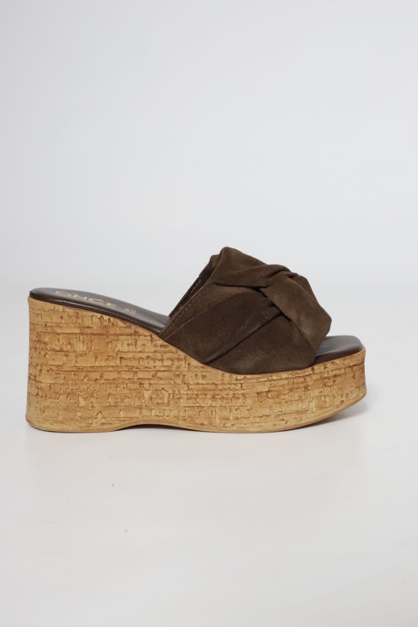 SANDALIA CUÑA DESTALONADA 57950-CACAO