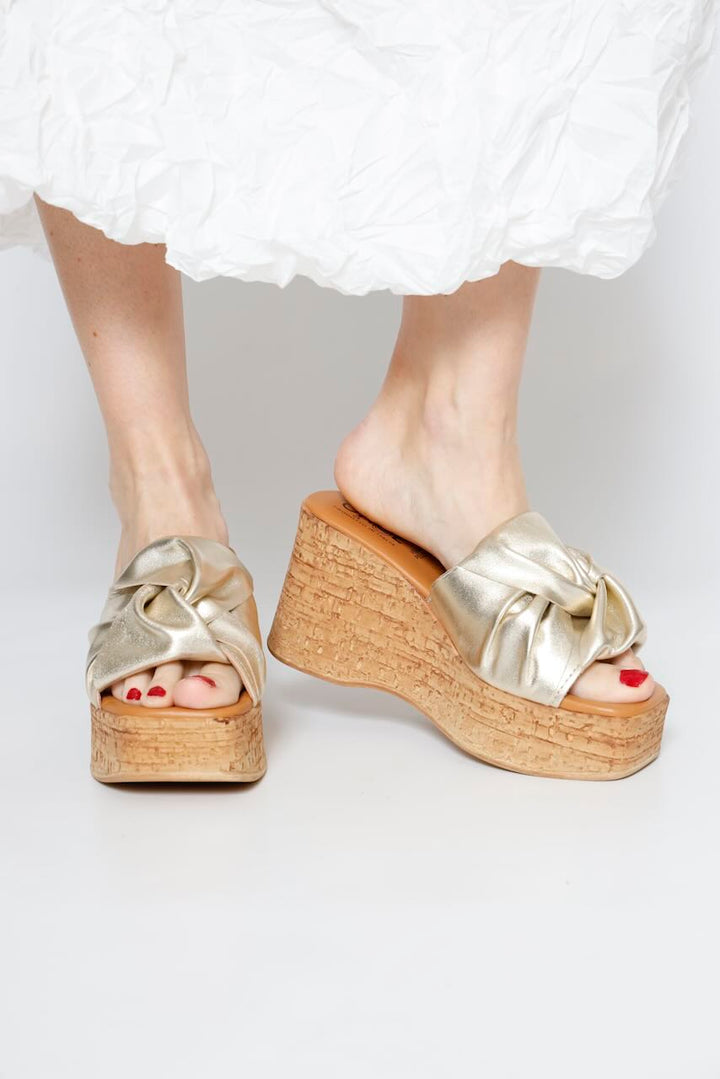 SANDALIA CUÑA 57950-ORO