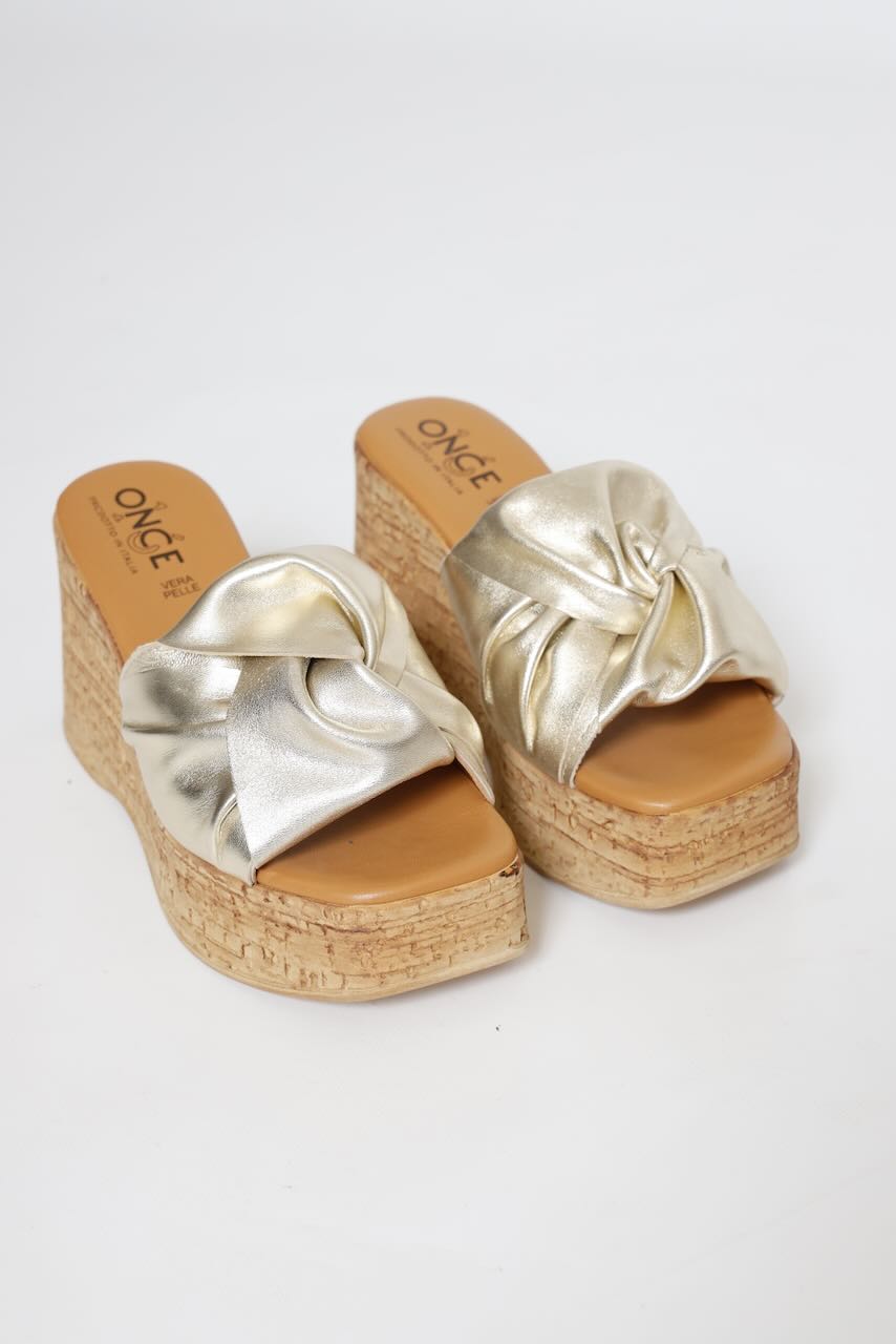 SANDALIA CUÑA 57950-ORO