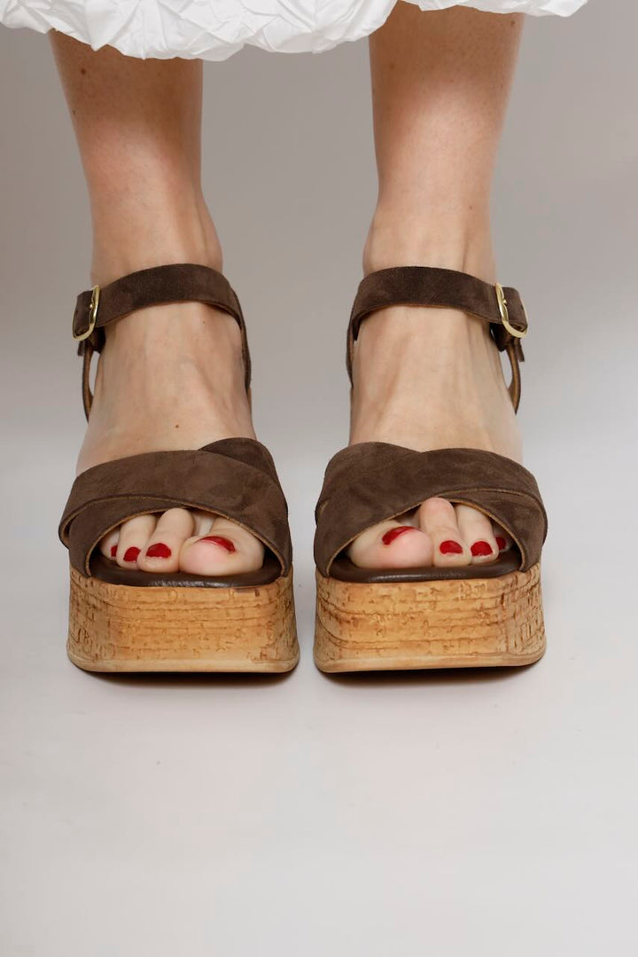 SANDALIA CUÑA 57657-CACAO