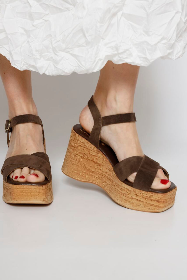 SANDALIA CUÑA 57657-CACAO