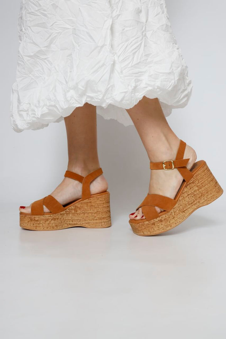 SANDALIA CUÑA 57657-CAMEL